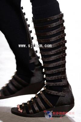 足间艺术与家居灵感的跨界对话 2015巴黎时装周鞋履杰作中的家具美学